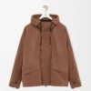 Kort parkas i teknisk bomull Toffee Kort parkas i teknisk bomull Toffee