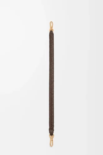 Kort rem med pil i klassiskt kalvskinn Chocolate