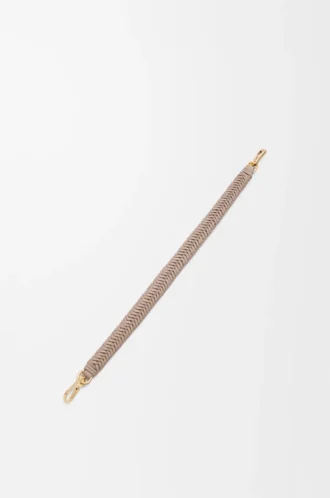 Kort rem med pil i klassiskt kalvskinn Sand