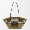 Liten Anagram Basket i iracapalm och kalvskinn Mörk khaki/svart Liten Anagram Basket i iracapalm och kalvskinn Mörk khaki/svart