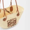 Liten Anagram Basket-väska i iracapalmblad och kalvskinn Natur/Tan Liten Anagram Basket-väska i iracapalmblad och kalvskinn Natur/Tan