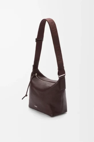 Liten Cubi crossbody-väska i mjukt kornat kalvskinn Oxblood