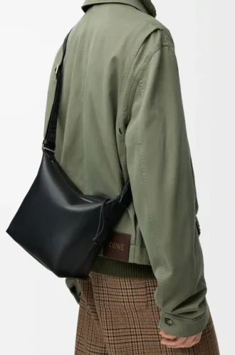 Liten Cubi crossbody-väska i mjukt, slätt kalvskinn och jacquard Black