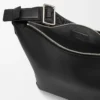 Liten Cubi crossbody-väska i mjukt, slätt kalvskinn och jacquard Black Liten Cubi crossbody-väska i mjukt, slätt kalvskinn och jacquard Black