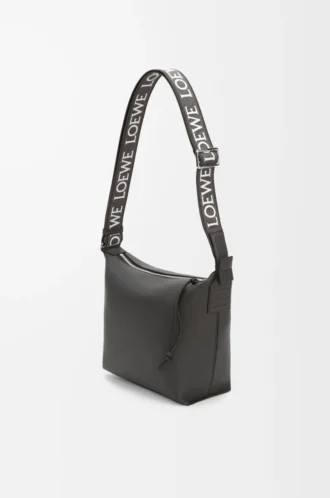 Liten Cubi Crossbody-väska i mjukt, slätt kalvskinn och jacquard Dark Grey