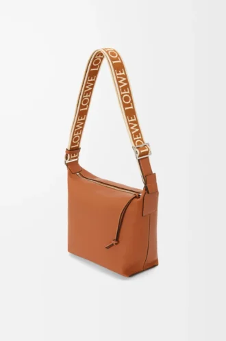 Liten Cubi crossbody-väska i mjukt, slätt kalvskinn och jacquard Tan
