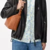 Liten Cubi crossbody-väska i mjukt, slätt kalvskinn och jacquard Tan