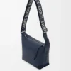 Liten Cubi crossbody-väska i mjukt, smidigt kalvskinn och jacquard Deep Navy