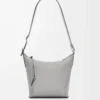 Liten Cubi-crossbodyväska i mjukt, slätt kalvskinn och jacquard Asphalt Grey Liten Cubi-crossbodyväska i mjukt, slätt kalvskinn och jacquard Asphalt Grey