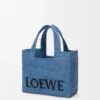 Liten LOEWE Font-väska i raffia Ljusblå