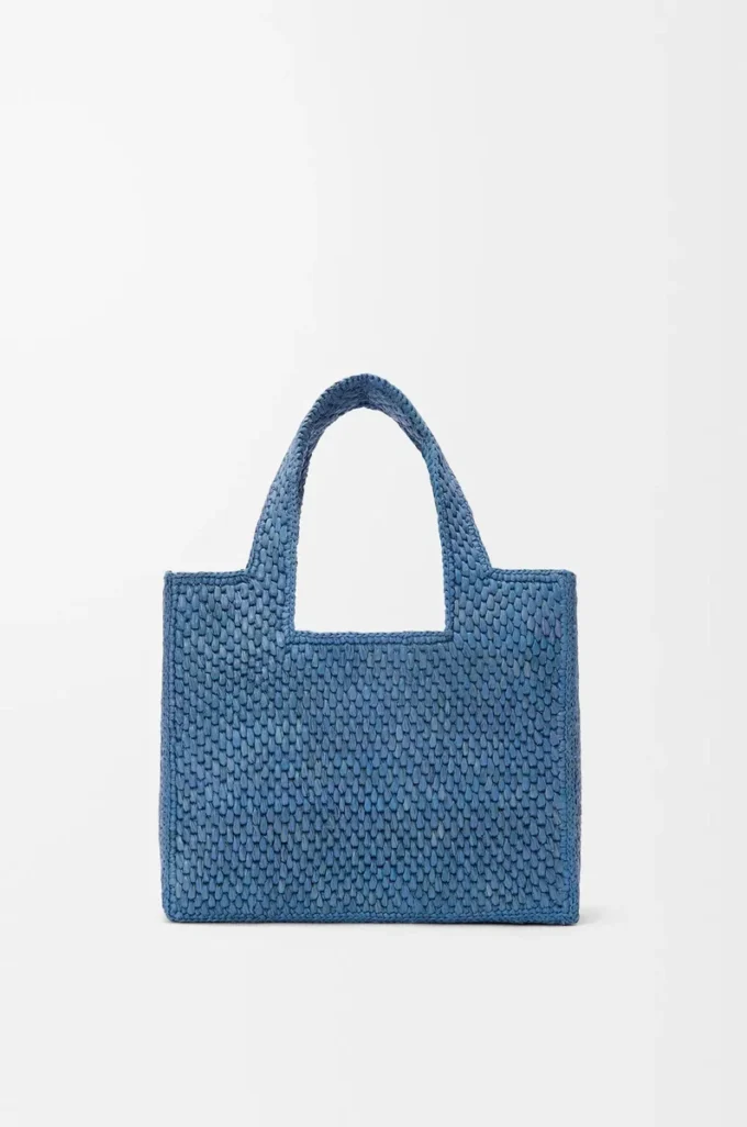 Liten LOEWE Font-väska i raffia Ljusblå
