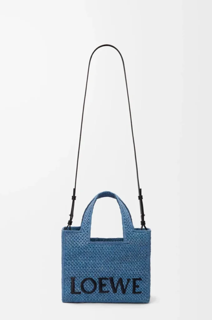 Liten LOEWE Font-väska i raffia Ljusblå