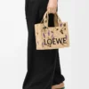 Liten LOEWE Font-väska i raffia Natur