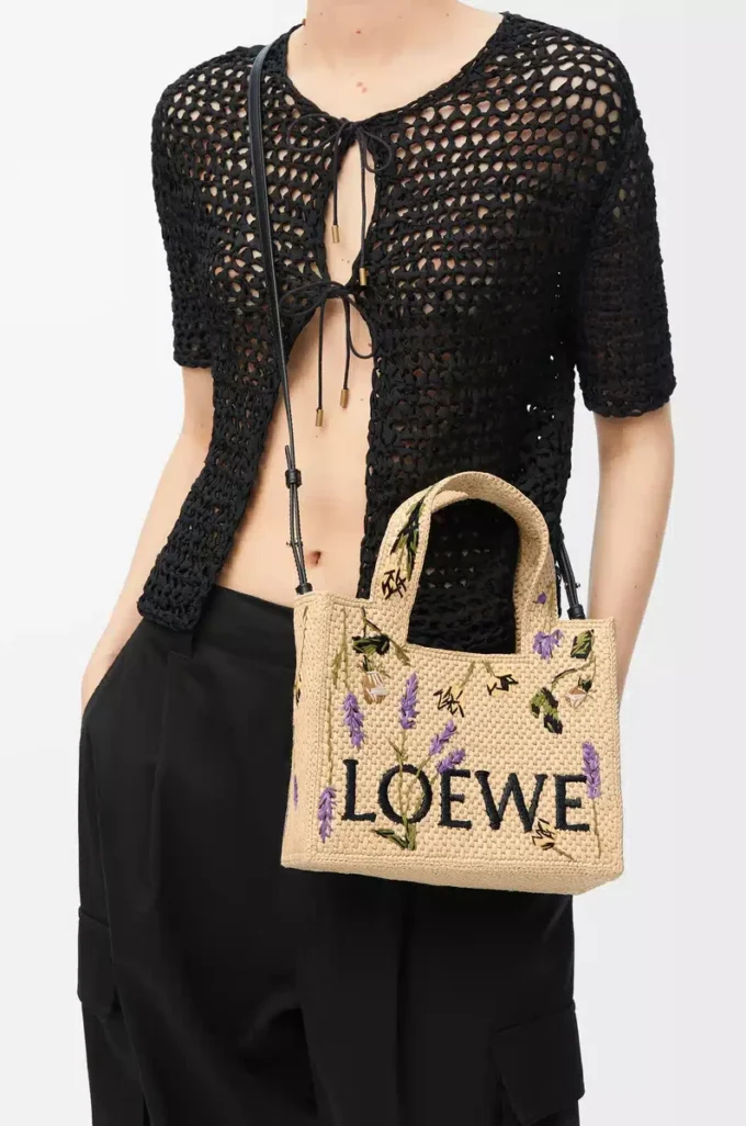 Liten LOEWE Font-väska i raffia Natur