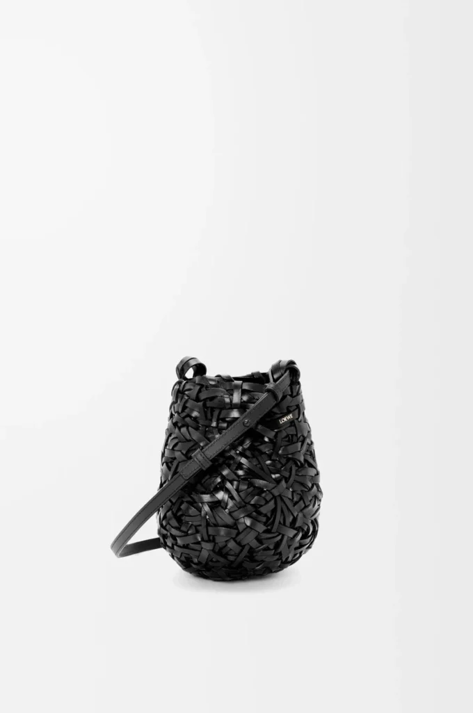 Liten Nest Basket-väska i kalvskinn Svart Liten Nest Basket-väska i kalvskinn Svart