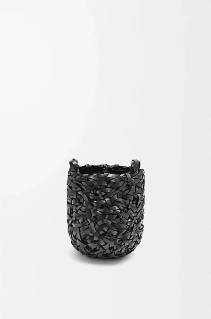 Liten Nest Basket-väska i kalvskinn Svart Liten Nest Basket-väska i kalvskinn Svart