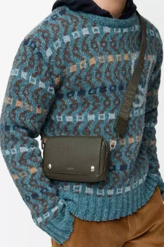 Liten Pebble-messengerbag i mjukt kornat kalvskinn Mörk khaki