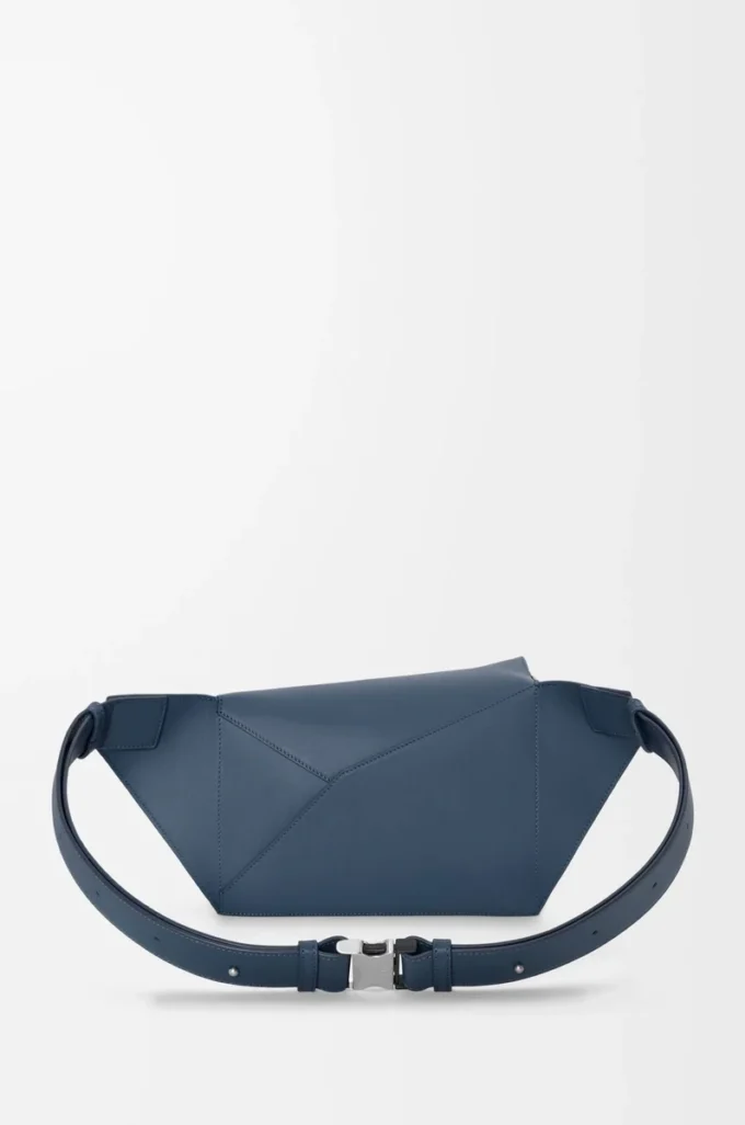 Liten Puzzle Edge-fodralväska i klassiskt kalvskinn Indigo Dye Liten Puzzle Edge-fodralväska i klassiskt kalvskinn Indigo Dye