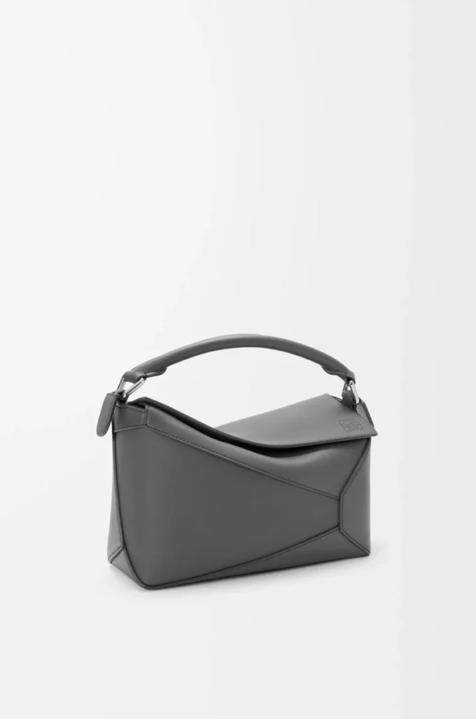 Liten Puzzle Edge-väska i klassiskt kalvskinn Slate Liten Puzzle Edge-väska i klassiskt kalvskinn Slate