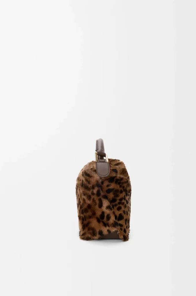 Liten Puzzle Edge-väska i tryckt shearling Beige/Brown Liten Puzzle Edge-väska i tryckt shearling Beige/Brown