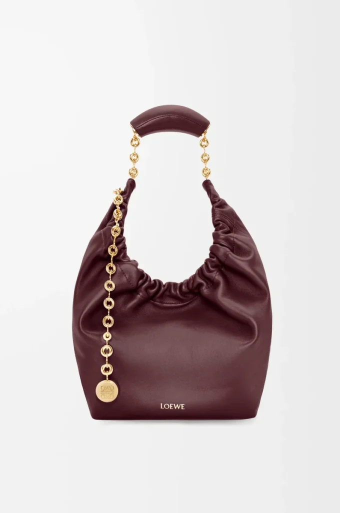 Liten Squeeze-väska i mjukt nappa-lammskinn Mörk burgundy Liten Squeeze-väska i mjukt nappa-lammskinn Mörk burgundy