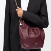 Liten Squeeze-väska i mjukt nappa-lammskinn Mörk burgundy Liten Squeeze-väska i mjukt nappa-lammskinn Mörk burgundy