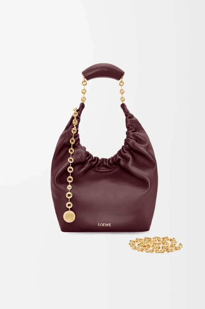 Liten Squeeze-väska i mjukt nappa-lammskinn Mörk burgundy Liten Squeeze-väska i mjukt nappa-lammskinn Mörk burgundy