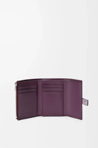 Liten vertikal plånbok i mjukt kornat kalvskinn Dirty Mauve/Squirrel