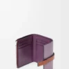 Liten vertikal plånbok i mjukt kornat kalvskinn Dirty Mauve/Squirrel