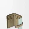Liten vertikal plånbok i mjukt kornat kalvskinn Frozen/Clay