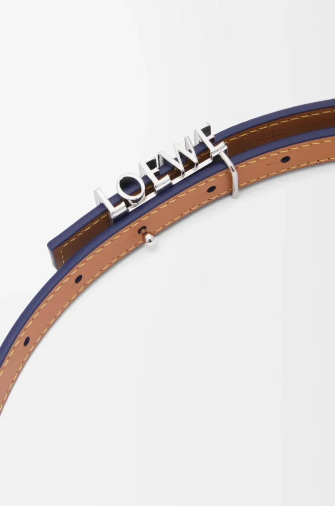 LOEWE grafiskt bälte i klassiskt kalvskinn Abbys Blue/Palladio