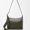 Loop hobo i mjukt kornat kalvskinn, mörk khaki Loop hobo i mjukt kornat kalvskinn, mörk khaki