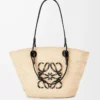Medium Anagram Basket-väska i iracapalm och kalvskinn Natur/Svart Medium Anagram Basket-väska i iracapalm och kalvskinn Natur/Svart