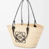 Medium Anagram Basket-väska i iracapalm och kalvskinn Natur/Svart Medium Anagram Basket-väska i iracapalm och kalvskinn Natur/Svart