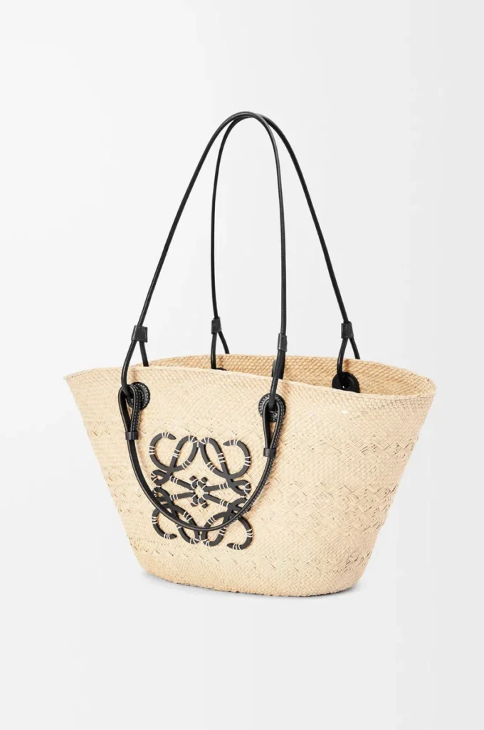 Medium Anagram Basket-väska i iracapalm och kalvskinn Natur/Svart Medium Anagram Basket-väska i iracapalm och kalvskinn Natur/Svart