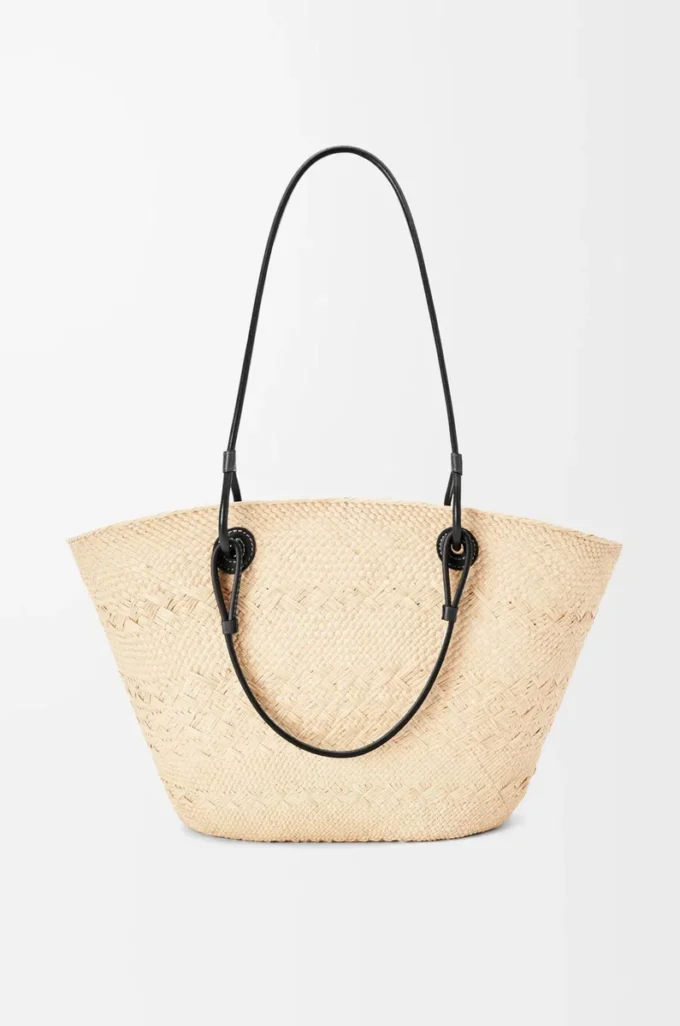 Medium Anagram Basket-väska i iracapalm och kalvskinn Natur/Svart Medium Anagram Basket-väska i iracapalm och kalvskinn Natur/Svart