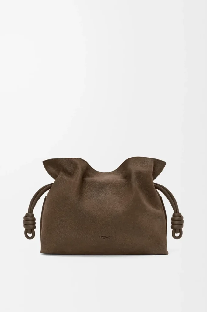 Medium Flamenco-clutch i kornigt nubuck Tundra Medium Flamenco-clutch i kornigt nubuck Tundra