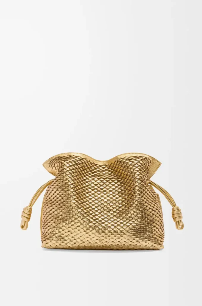 Medium Flamenco-clutch i laminerat lammskinn Gold Medium Flamenco-clutch i laminerat lammskinn Gold