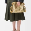 Medium Flamenco-clutch i laminerat lammskinn Gold Medium Flamenco-clutch i laminerat lammskinn Gold