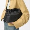 Medium Flamenco-clutch i nappa kalvskinn Black Medium Flamenco-clutch i nappa kalvskinn Black