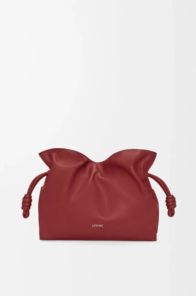 Medium Flamenco-clutch i nappa kalvskinn Burnt Red Medium Flamenco-clutch i nappa kalvskinn Burnt Red
