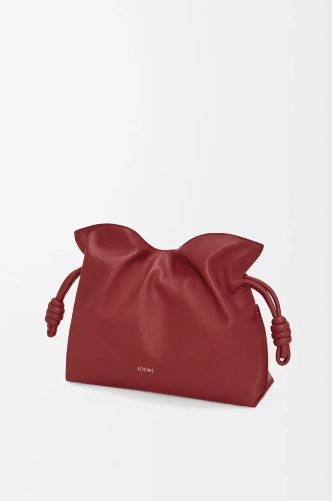 Medium Flamenco-clutch i nappa kalvskinn Burnt Red Medium Flamenco-clutch i nappa kalvskinn Burnt Red
