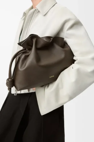 Medium Flamenco-clutch i nappa kalvskinn Chocolate