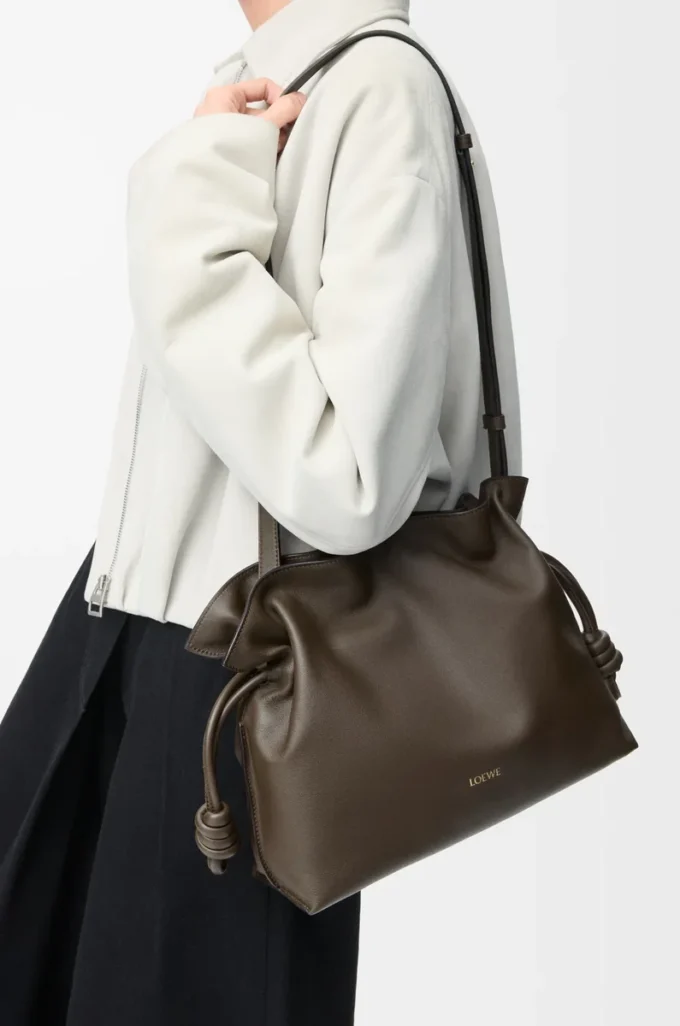 Medium Flamenco-clutch i nappa kalvskinn Chocolate