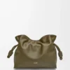 Medium Flamenco-clutch i nappa kalvskinn Dark Khaki Medium Flamenco-clutch i nappa kalvskinn Dark Khaki