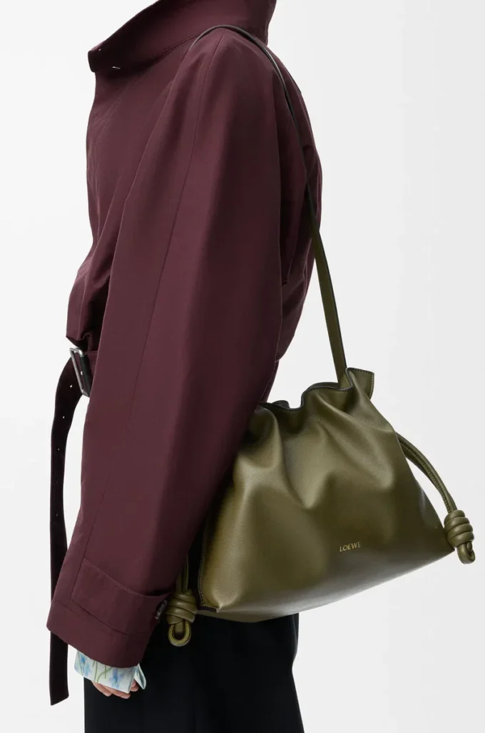 Medium Flamenco-clutch i nappa kalvskinn Dark Khaki Medium Flamenco-clutch i nappa kalvskinn Dark Khaki