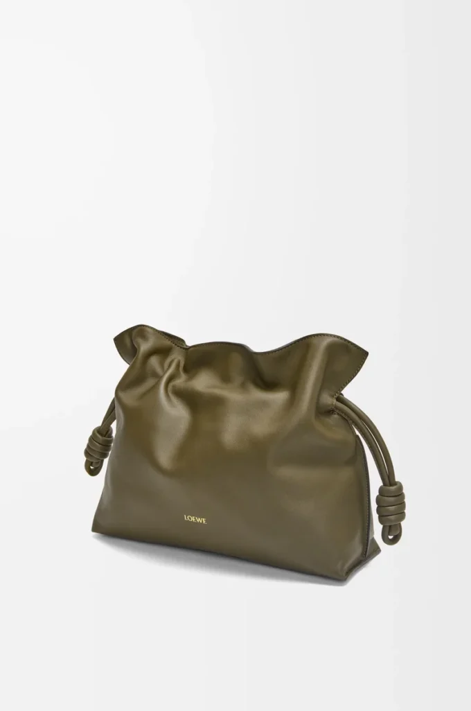 Medium Flamenco-clutch i nappa kalvskinn Dark Khaki Medium Flamenco-clutch i nappa kalvskinn Dark Khaki