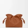Medium Flamenco-clutch i nappa kalvskinn Ekorre Medium Flamenco-clutch i nappa kalvskinn Ekorre