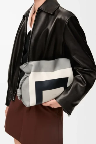 Medium Flamenco-clutch i nappa-kalvskinn Grey/Light Ghost