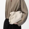 Medium Flamenco-clutch i nappa kalvskinn Sea Salt Medium Flamenco-clutch i nappa kalvskinn Sea Salt